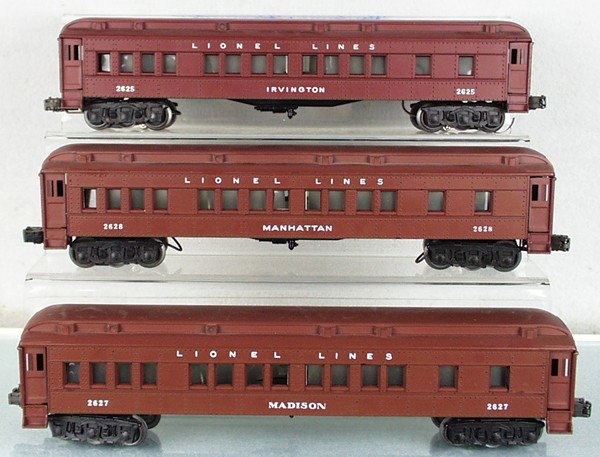 3 LIONEL MADISON CARS: O ga, 2625 Irvington, 2627 Madison, 2628 Manhattan, C8.