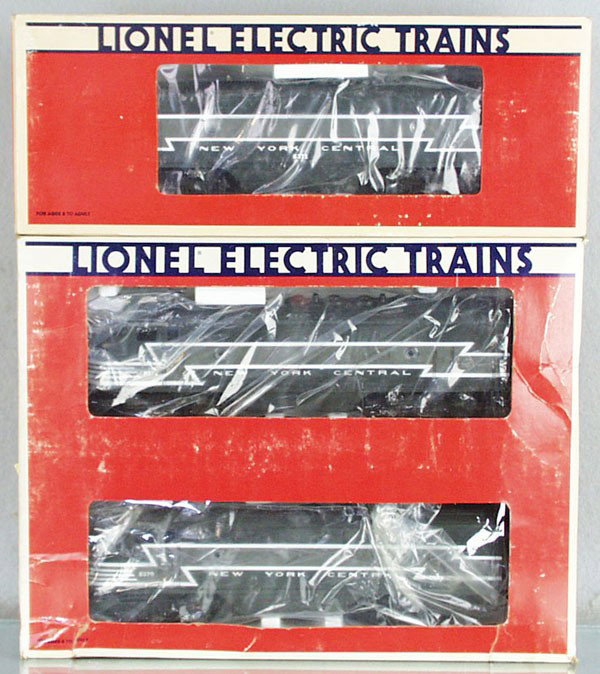 LIONEL NYC TRAIN SET: O ga, 8370 AA diesels, 8371 B unit, w/cars 19137, 9598, 7207, 9596, 9595, 9597, orig boxes & inserts minor wear, C7-8.