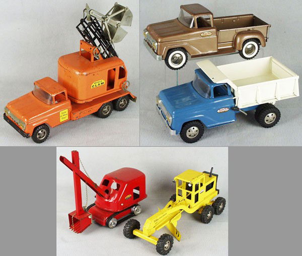 5 TONKA TRUCKS: painted pressed steel, Pick Up Truck, 13" long, tailgate replaced, Dump Truck, 13" long, restored, Mobile Clam, 17" long, 1hub cap loose, missing outriggers, Shovel, 15" long, Road Grader, 17" long, d