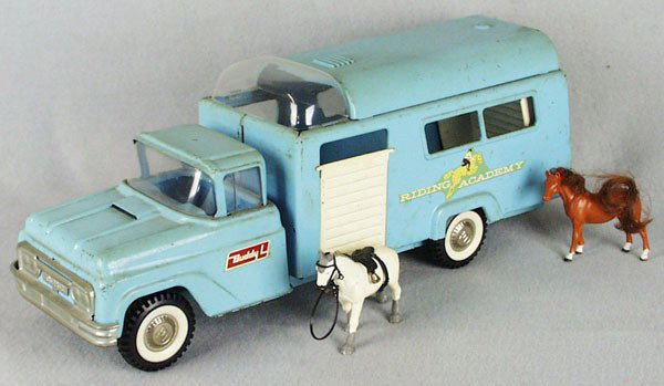 BUDDY L 5455 RIDING ACADEMY TRUCK: painted pressed steel, 18" long, horses are not orig, some oxidation spots, C5.