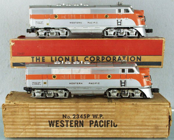 LIONEL 2345 WP F3 DIESEL SET: O ga, 2345 power unit, battery compartment damage, 2345T dummy unit, both have cracked nose decals, silver paint worn on top of locos, orig boxes & inserts rough, C4-5.