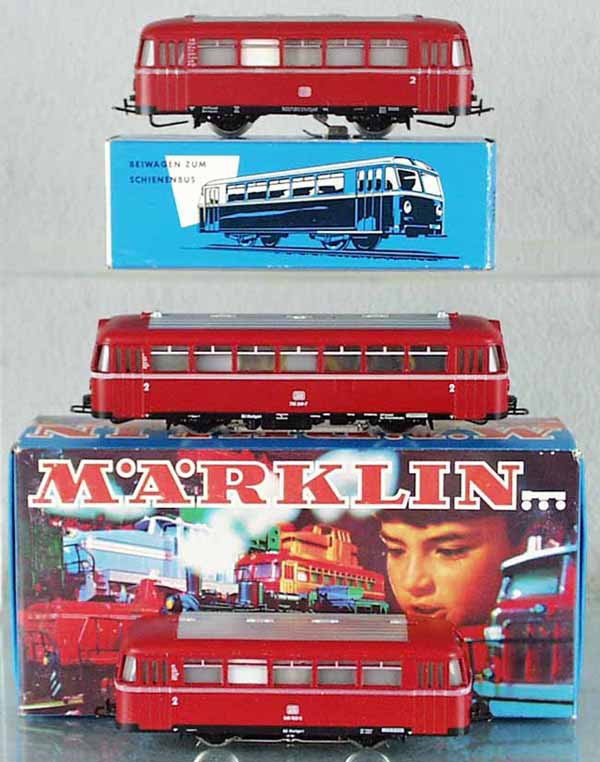 MARKLIN TROLLEY BUS: HO ga, 3016 power car, 2 #4018 trailers, 2 orig boxes only, C7-8.