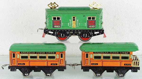 AMERICAN FLYER TRAIN SET: O ga, 1093 loco, paint on loco ends alligatoring, 1107 Pullman & obsv, C5-6.