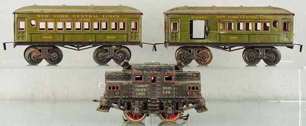 BING TRAIN SET: O ga, 2831 Canadian Pacific loco, cast iron, missing headlight, 5285 combine, 5208 Pullman, some surface oxidation on set, C4-5.