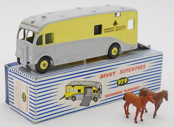 DINKY SUPERTOYS 979 RACEHORSE TRANSPORT (1 of 2)