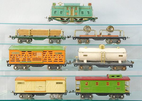 LIONEL TRAIN SET (1 of 2)