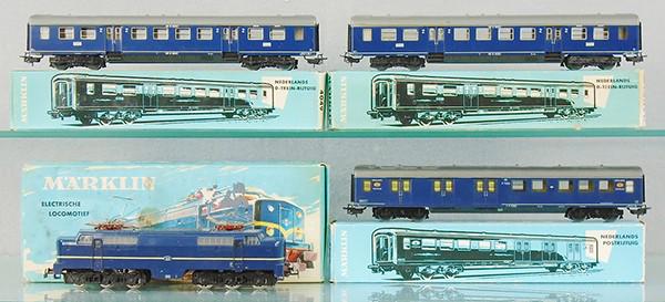 MARKLIN DUTCH TRAIN SET (1 of 2)