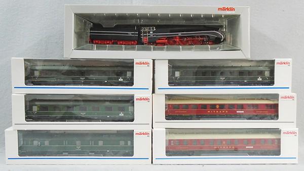 MARKLIN DIGITAL PASSENGER TRAIN SET (1 of 2)