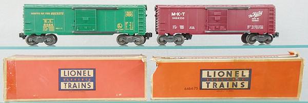 2 LIONEL BOX CARS (1 of 2)