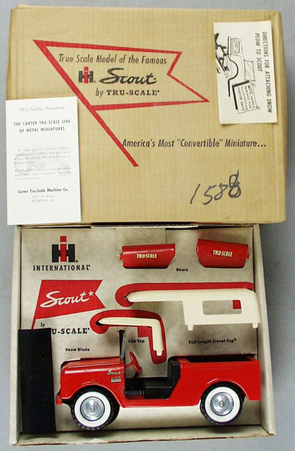 CARTER TRU-SCALE 5-305 INTERNATIONAL SCOUT SET: painted pressed steel, truck is 10" long, some small surface oxidation spots w/spider webs & paint spots, w/directions, orig box, top has minor wear, C6-8.
