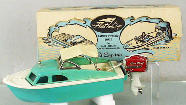 FLEETLINE K&O 825 EL CAPITAN BOAT: plastic, 9" long, w/Sea Dart Outboard Motor, late-style orig box & insert minor wear, C8.