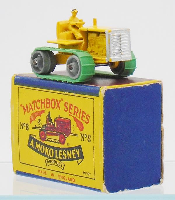 MATCHBOX 8A9 CATERPILLAR TRACTOR (1 of 2)