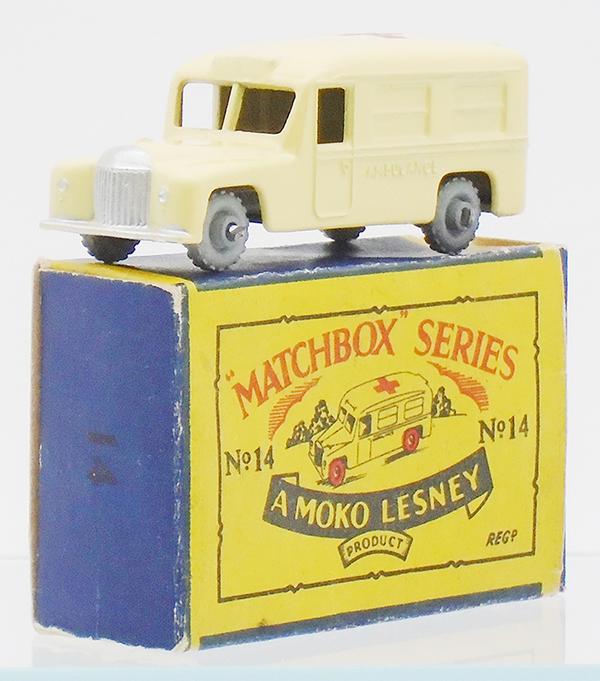 MATCHBOX 14B2 AMBULANCE (1 of 2)