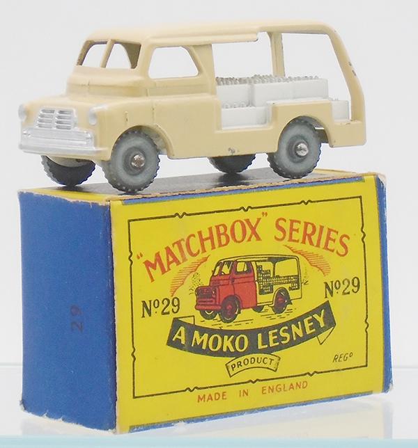 MATCHBOX 29A2 BEDFORD MILK VAN (1 of 2)