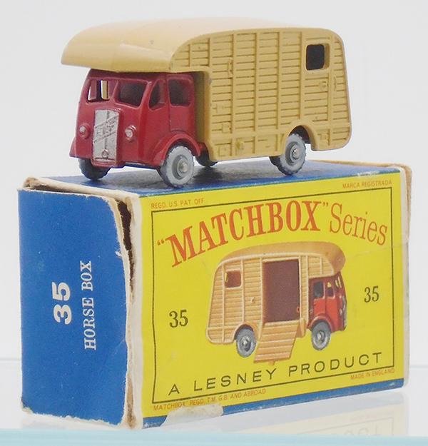 MATCHBOX 35A6 MARSHALL HORSE BOX (1 of 2)