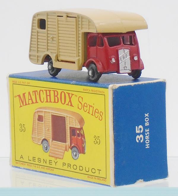 MATCHBOX 35A7 MARSHALL HORSE BOX (1 of 2)