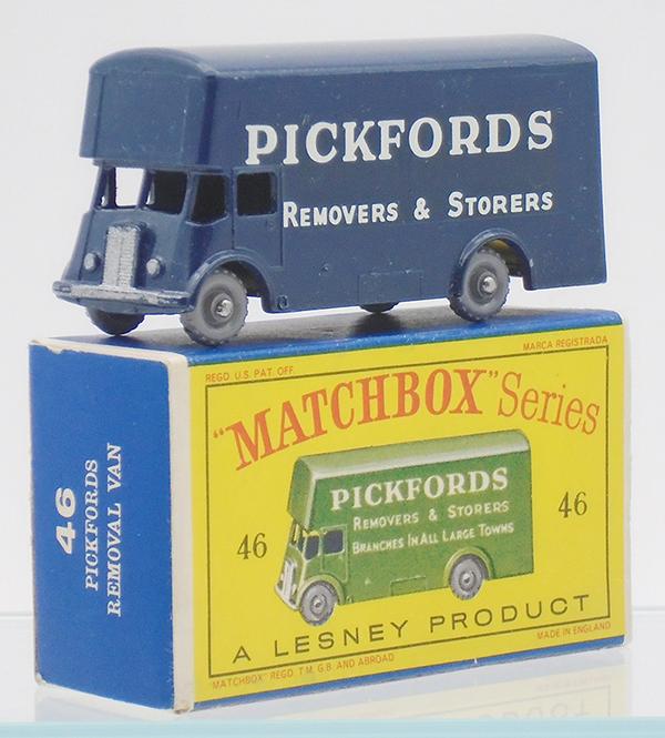 MATCHBOX 46B8 PICKFORDS REMOVALS VAN (1 of 2)