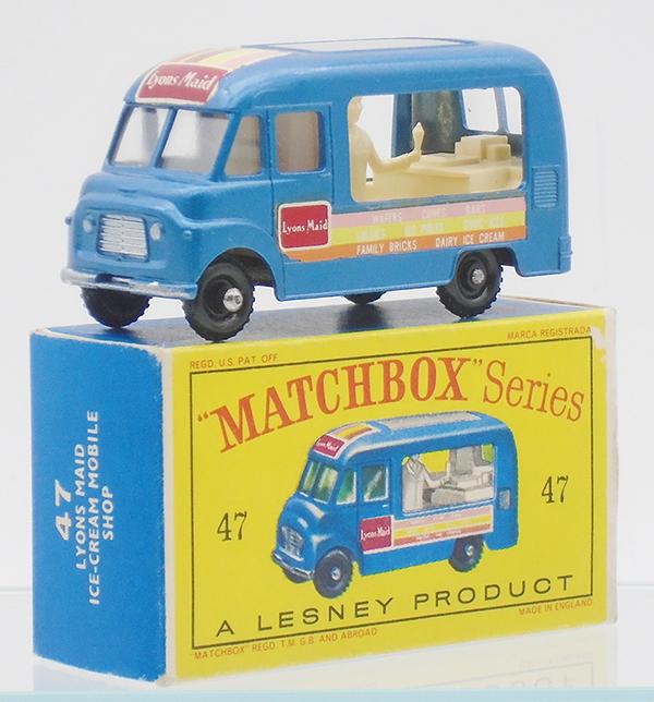 MATCHBOX 47B1 COMMER ICE CREAM CANTEEN (1 of 2)