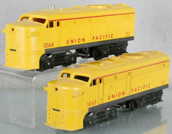 2 LIONEL UP ALCOS: O ga, 1065 & 1066 diesels, screw crack on 1065, C5-7.