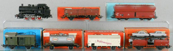 MARKLIN TRAIN SET: HO ga, 3000 tank loco, some touch up to red trim, w/cars 4602, minor warp, 4626, 4600, 4501, some oxidation, 4508, 315/4g, orig boxes except for loco, minor wear, 1 worn, C6-8.