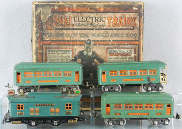 LIONEL 292 TRAIN SET: O ga, 253 loco, repainted, missing 1 coupler, 2 #607 Pullmans, 1 has oxidation on window insert, 608 obsv, paint spot on 1 side, orig set box rough, C4-5.