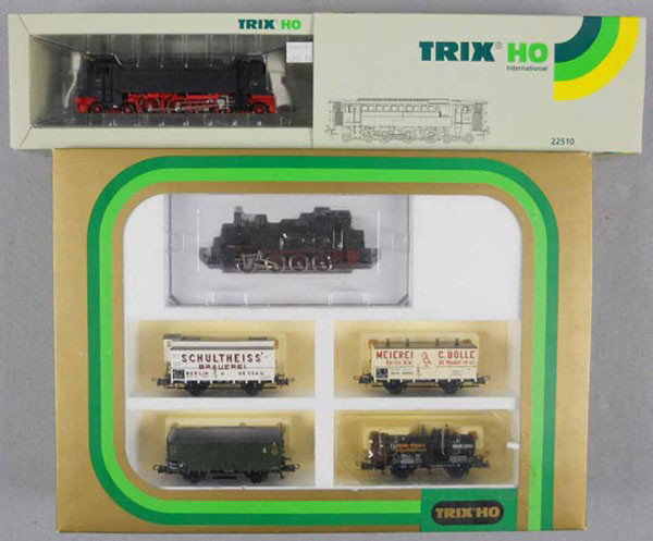 TRIX TRAIN LOT: HO ga, 2-rail, 22510 loco, 21213 5-piece train set, orig boxes, C8-9.