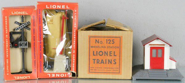 3 LIONEL ACCESSORIES: O ga, 140 banjo signal, orig box, missing window, 161 mail pick up set, missing insert, orig box worn, 125 whistling station, orig box, C6-8.
