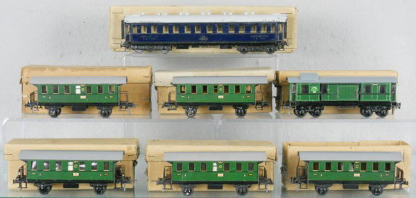 7 TRIX COACHES: OO ga, CIWL sleeper, 1 ventilator broken, 5 coaches, 1 baggage, orig boxes, C6-8.