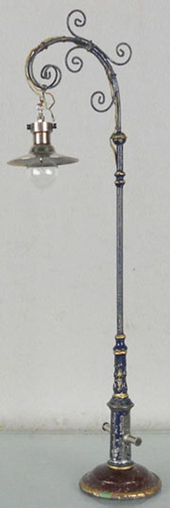 MARKLIN 3450 STREET LAMP: 1 ga, handpainted tin & cast iron, paint worn, 18" tall, C5.
