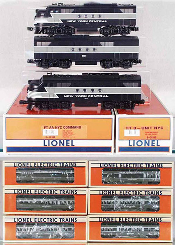 LIONEL NYC TRAIN SET: O ga, 18160 NYC AA Command diesels, 38115 B unit, w/cars 18066, 18067, 16087, 16088, 16089, 16090, orig boxes & inserts, C9-10.