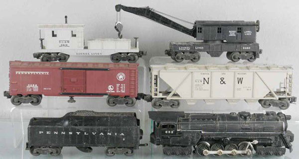 LIONEL TRAIN SET: O ga, 682 loco, white stripe worn, lettering worn on 1 side, rear cab steps broken, 2046W-50 tender, missing rear coupler, 6446-25 N&W covered hopper, 3484 operating PRR box car, 6460 crane, 6419 work