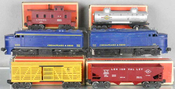 LIONEL TRAIN SET: O ga, 225 & 2024 C&O Alco AB diesels, power A roof warped, 6456 hopper, 6656 stock car, 6465 tank car, 6357 caboose, 4 orig boxes only, 1 worn, C5-7.