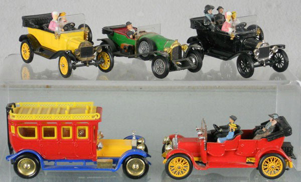 5 CORGI CLASSICS: 9012 Model T, no figures in back seat, 9004 Bentley, 9011 Model T, 805 Hardy Boys Rolls Royce, no figures, 9021 Daimler, C7-9.