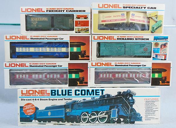 LIONEL BLUE COMET TRAIN SET (1 of 2)
