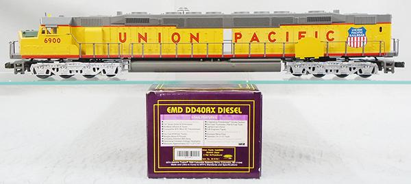 MTH 20-2178-1 UP EMD DD40AX DIESEL (1 of 2)