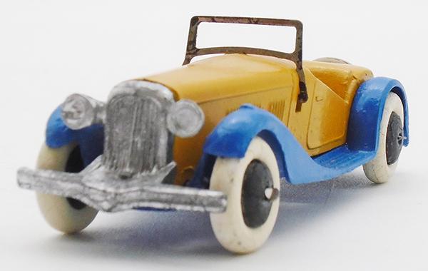 FRENCH DINKY 24H ROADSTER (1 of 2)
