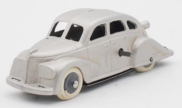 TOOTSIETOY 6015 LINCOLN ZEPHYR: silver, windup working, tin chassis, C8.