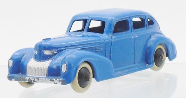 DINKY 39E CHRYSLER ROYAL (1 of 2)