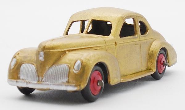 FRENCH DINKY 25O STUDEBAKER COMMANDER (1 of 2)