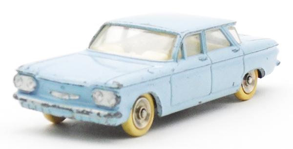 FRENCH DINKY 552 CHEVROLET CONVAIR (1 of 2)