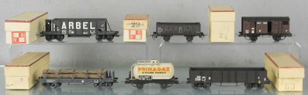 6 VB FREIGHT CARS: HO ga, French, 1950's, Primagaz tank car, no orig box, oxidation at 2 buffer & axles, 29 gondola, 24 livestock, 58B flat w/logs, 53 gondola, 46 Arbel hopper, oxidation at 1 buffer, 5 orig boxes only, 