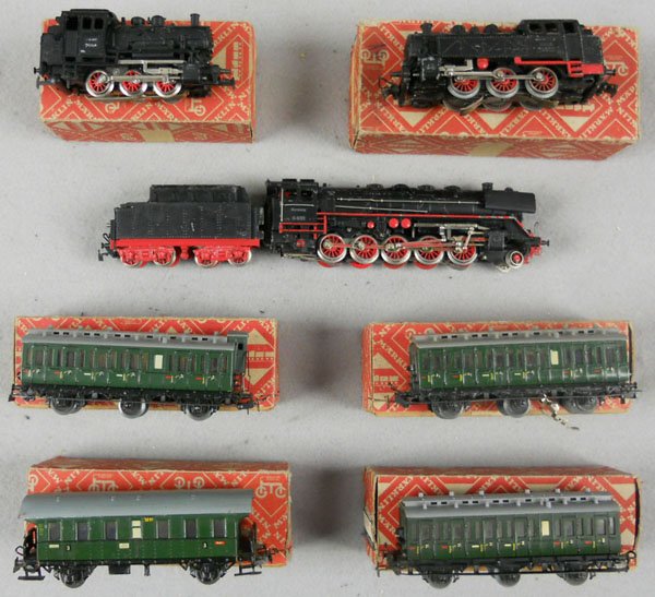 MARKLIN TRAIN LOT: HO ga, CM800 tank loco, TM800 tank loco, G800 loco & tender, missing coal load, w/cars 2 #330/1, 1 is lighted, 330/2, 329/1, 3 of the cars have some oxidation on axles & bases, orig boxes worn, C4-7.