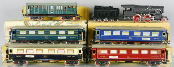 PAYA TRAIN SET: O ga, orig vintage issue, loco & tender, 4 coaches & 1 baggage car, orig car boxes only, boxes worn & taped, C7-9.