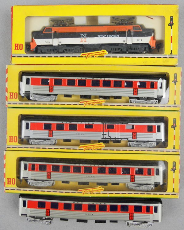 FLEISCHMANN NEW HAVEN TRAIN SET: HO ga, 2-rail, 1391 loco, 1415 baggage, 3 #1414 Pullmans, 1 is store craft paper, orig boxes minor wear, C9-10.
