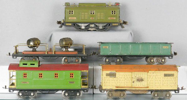 LIONEL TRAIN SET: std ga, 8E loco, 512 gondola, 520 searchlight, 514 box car, 517 caboose, set is playworn, dirty & has some oxidation, C4-5.