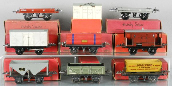 8 HORNBY FREIGHT CARS: O ga, 2 flat trucks, reefer, hopper, container, gas cylinder, wagon, goods van, side tipping wagon, orig boxes minor wear, C6-8.