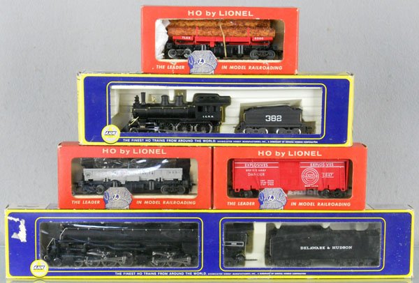RIVAROSSI & LIONEL TRAIN LOT: HO ga, 2-rail, Lionel 0847 box car, 0301 coal dump, 0300 log dump, Rivarossi 5151B Casey Jones loco, 5113 CD&H Challenger loco & tender, orig boxes, 1 missing cellophane window, C8-9.