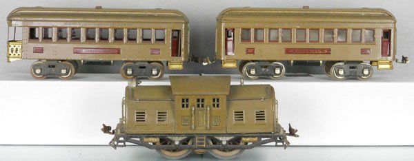 LIONEL TRAIN SET: std ga, 10 loco, missing headlight & pantograph, 337 Pullman, 338 obsv, some paint flaking, set is playworn, dirty & has some oxidation, C4.