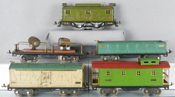 LIONEL TRAIN SET: std ga, 8 loco, die cast wheels fatiguing, 520 searchlight, 512 gondola, 514 reefer, missing 1 door latch, 517 caboose, set is playworn, dirty & has some oxidation, C5.