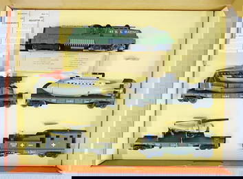 LIONEL 7805 US MARINE LAND, SEA & AIR GIFT PACK